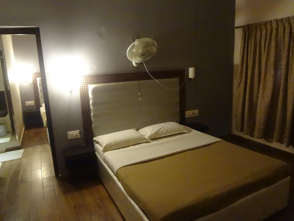 Hotel New Rajdarshan Madikeri Room photo